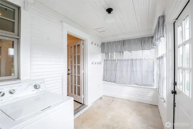 Entry to kitchen from mud/utility room