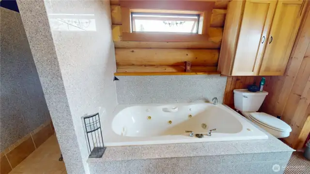 Jet tub in the primary bath