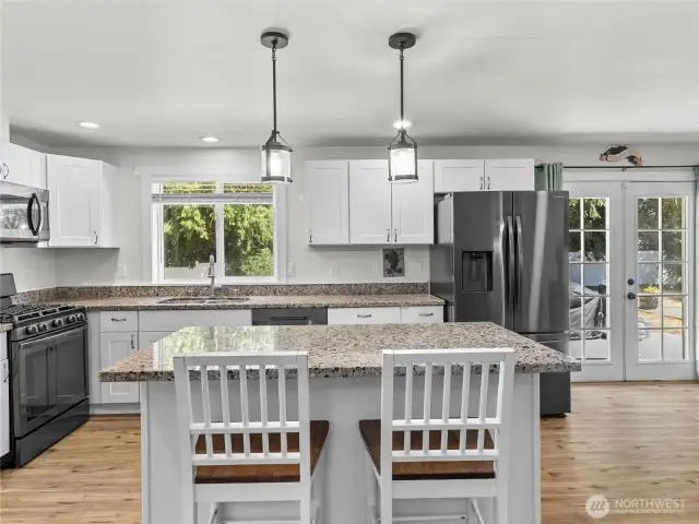 Open flow with stainless steel appliances