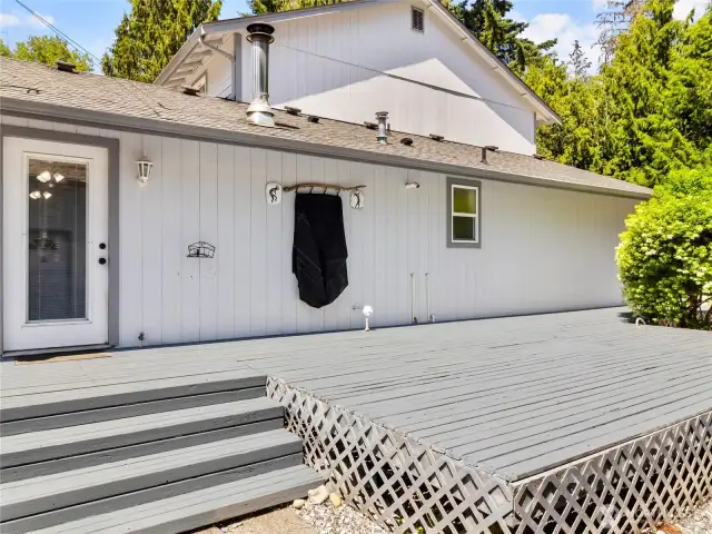 Side deck between the house and detached garage.