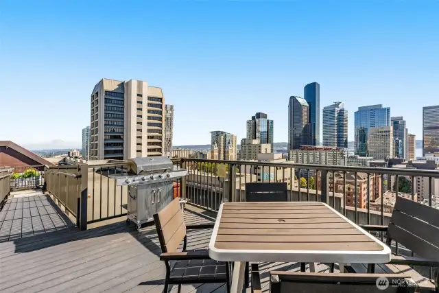 Rooftop Deck bar-be-que and outdoor dining spt