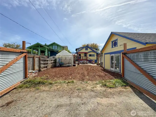 Additional parking in the back yard.