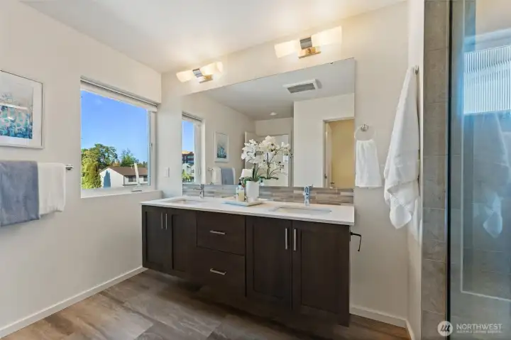 Double sinks makes getting ready in the morning a breeze