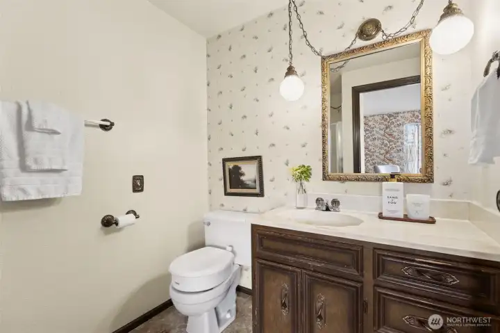 Primary En-suite 3/4 bath