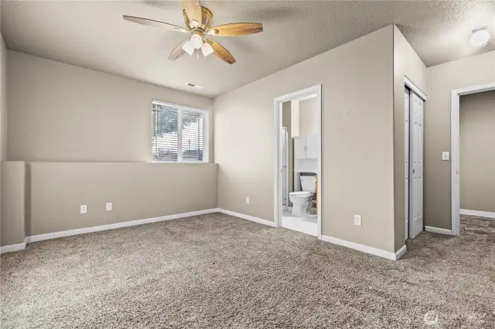 Lower floor Bed & Bath