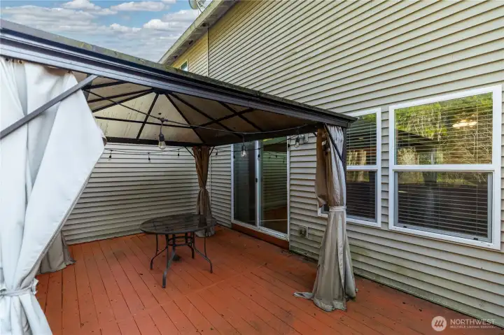 Huge Deck with Gazbo