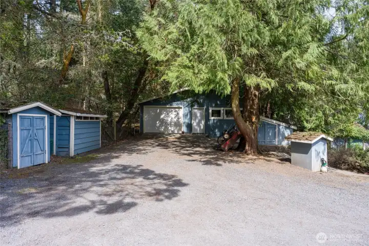 Separate garage/shop