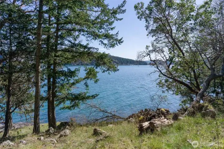 Lots of useable shoreline.