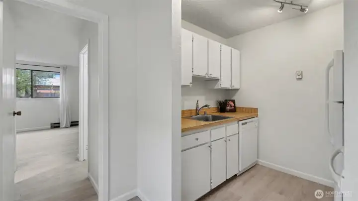 Light and bright kitchen!