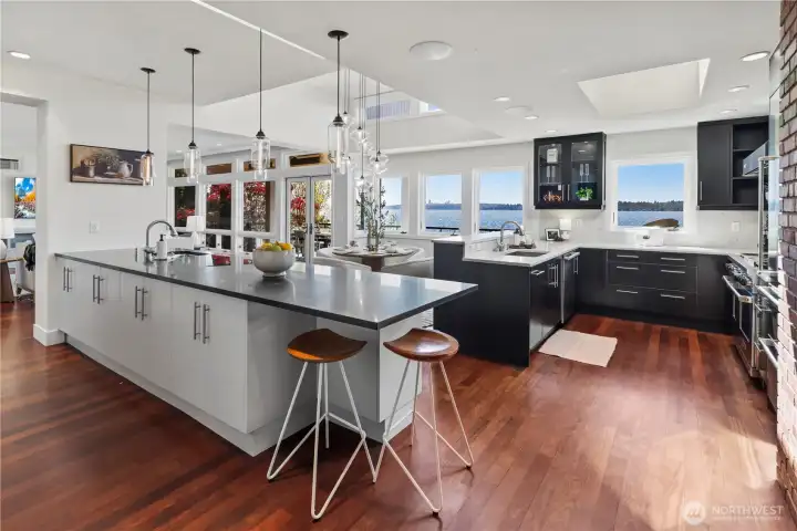 Kitchen with multiple kitchen Kitchen with multiple kitchen
