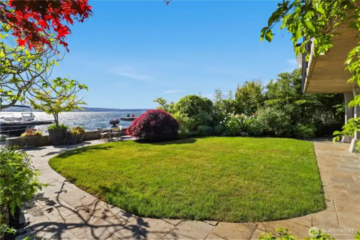 Level backyard lawn Level backyard lawn