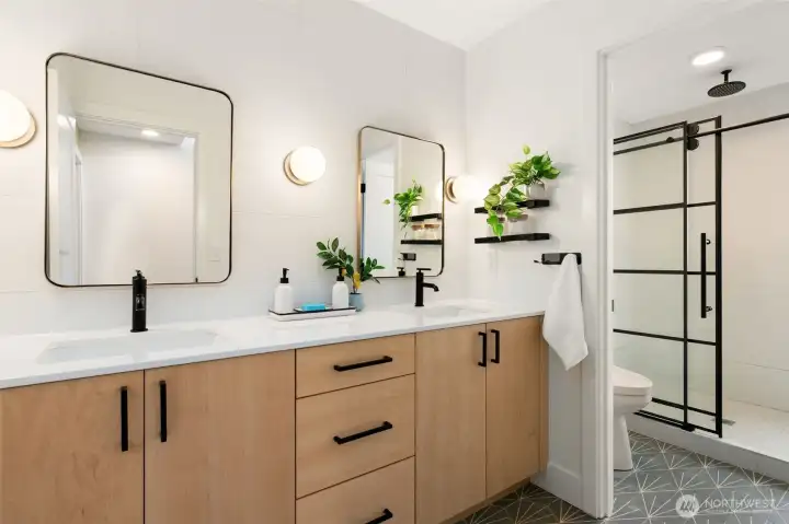 Ensuite bath with heated floors and a Toto washlet, IYKYK.