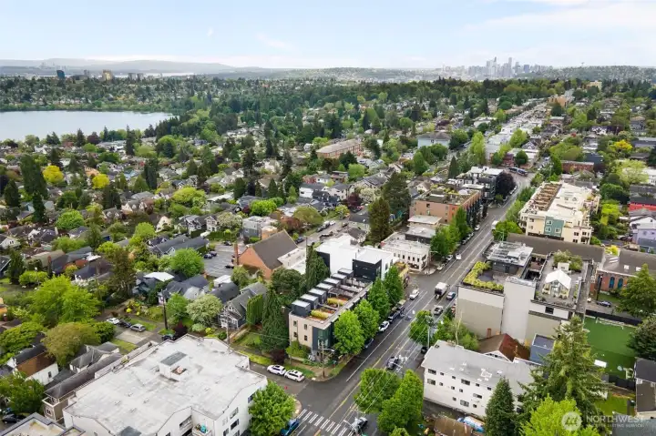 Let's be honest, you want to buy this townhome for its incredible location along Greenwood Ave. This is the HEART of Phinney Ridge.
