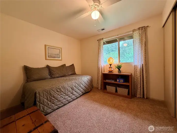 Guest bedroom.