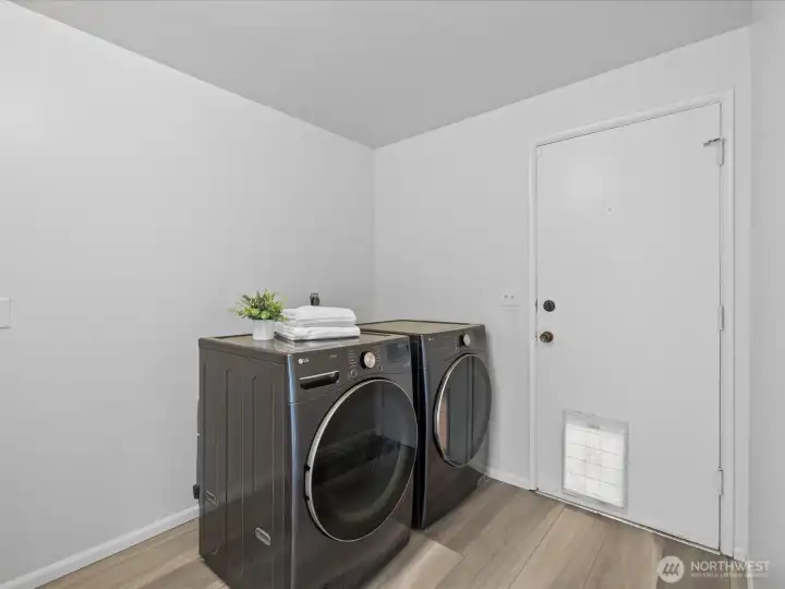 Great laundry room with space for storage. The door leads to the sideyard.