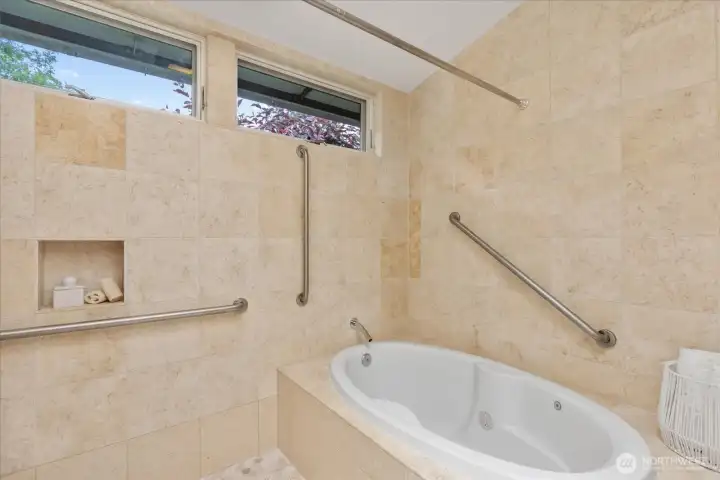 Soaking tub