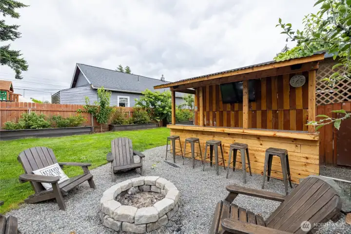Outdoor firepit and bar area Outdoor firepit and bar area