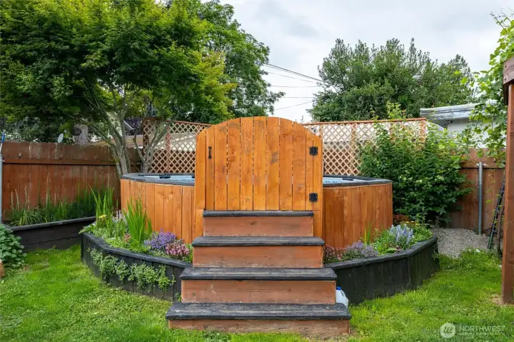 Above ground pool with built in steps and gate. Above ground pool with built in steps and gate.