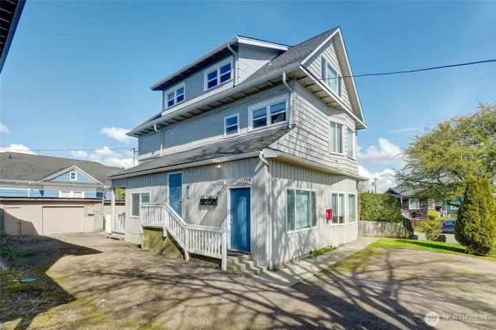 5 unit building with stand alone 2 car garage