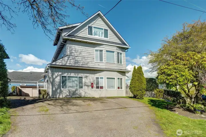 5 unit building with stand alone 2 car garage
