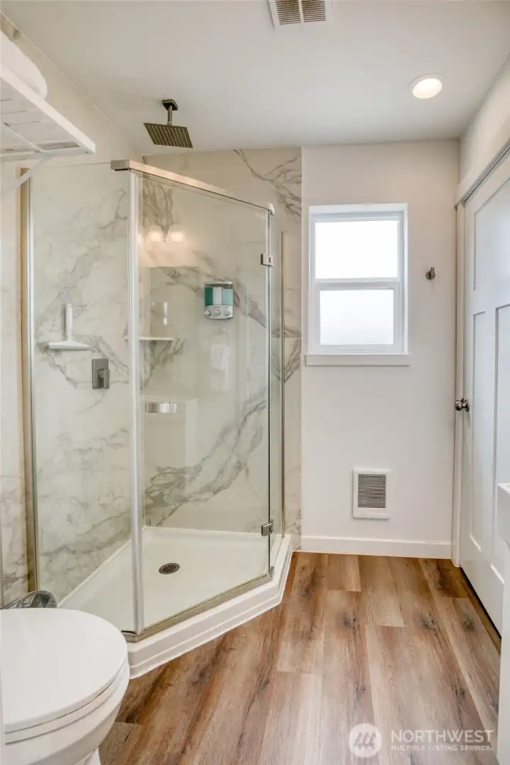 Main level 3/4 bath Main level 3/4 bath