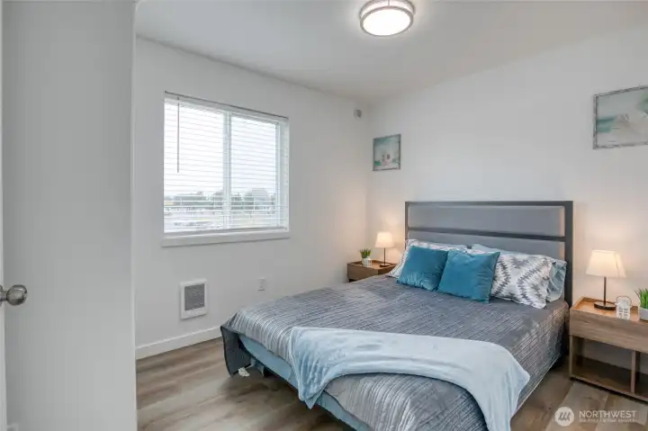 Queen size bed in second bedroom on the second floor Queen size bed in second bedroom on the second floor