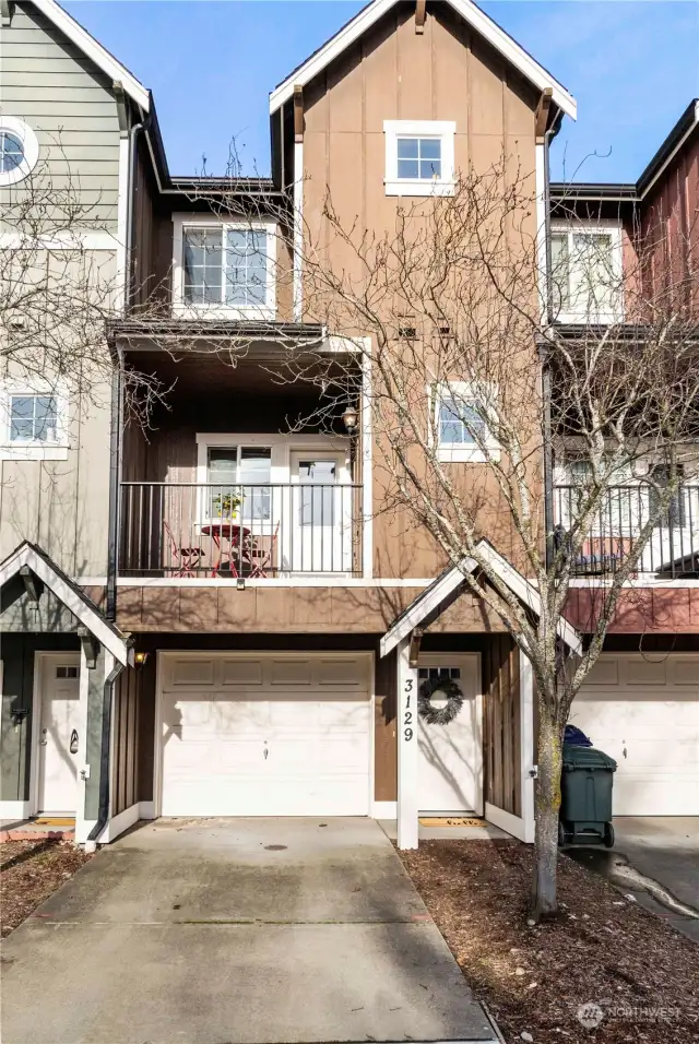 Beautiful townhome with tandem 2-car garage