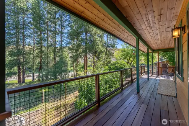Shady and cool Deck overlooks meadow & expansive gravel beaches!