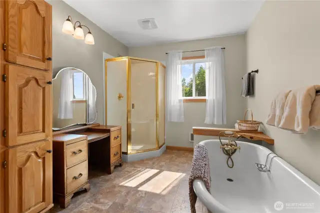 2nd floor bathroom w claw foot soaking tub.