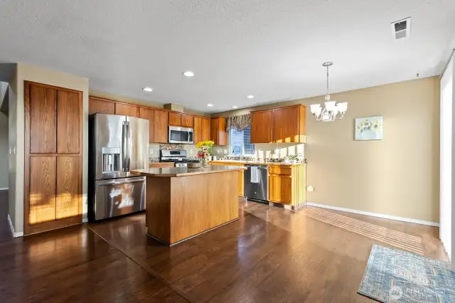 Kitchen-Laminate flooring