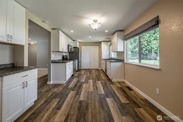 kitchen with large basin sink