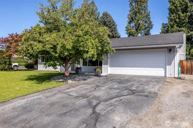 garage parking, and long driveway parking
