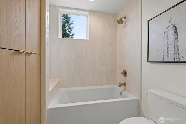 Built-ins for linens