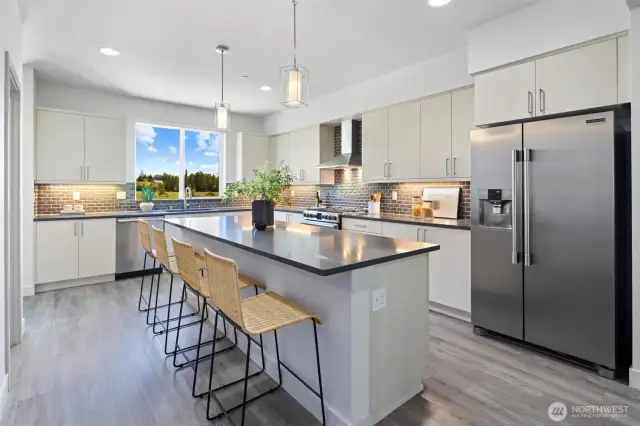 Chef's dream kitchen boasts a gas cooktop, spacious center island with seating for 4, a walk-in pantry, sleek quartz countertops and under cabinet task lighting.