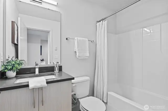 Upstairs guest bath