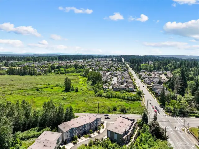 Tambark Corner has a tranquil neighborhood setting amongst a green backdrop, yet also has easy access to schools, dining, shopping and parks.