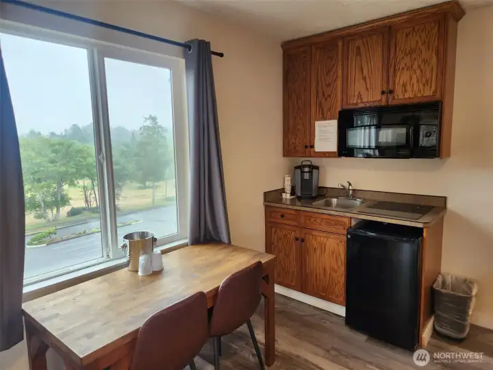 Dining/Kitchen Area