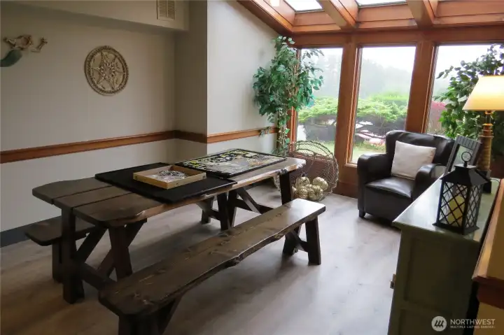 Puzzle Table