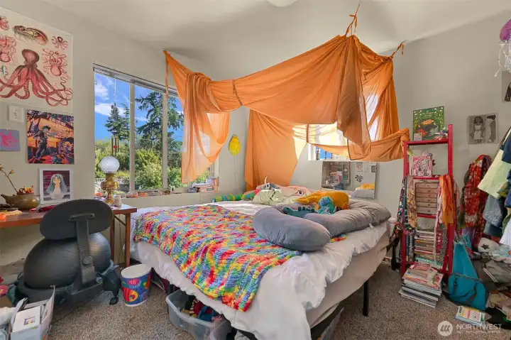 Upstairs bedroom of 921