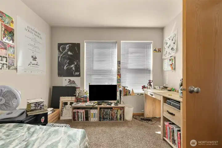Upstairs bedroom in 921