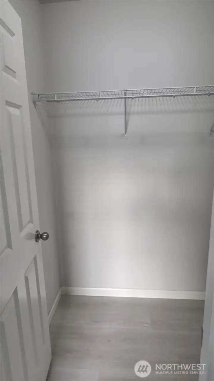 MR walking closet left hand size