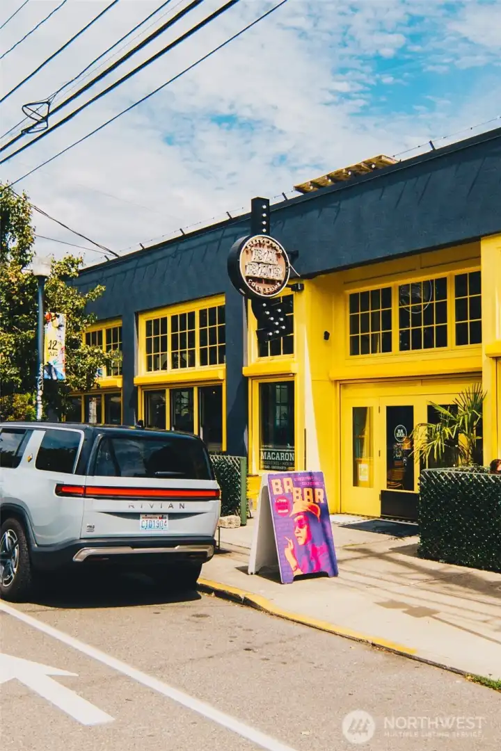 Yummy! BaBar eatery min from unit