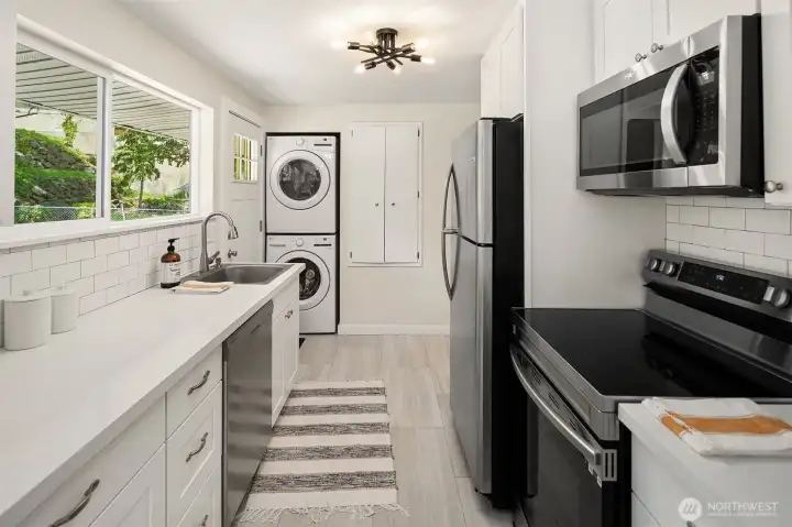 Refreshed kitchen with new appliacnes