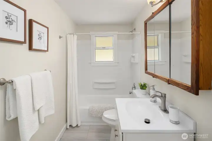 Full main floor bathroom