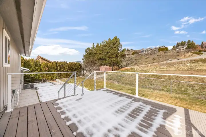 New Deck of dining/kitchen