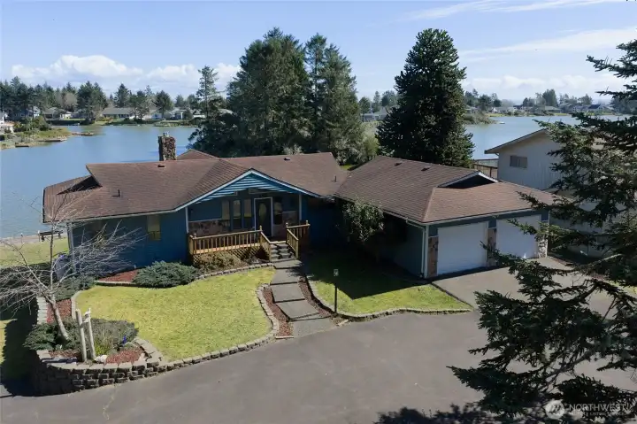 Welcome to your 3 bedroom, 3 bath, 2,696 sq ft home on on Mud Hen Loop with fantastic views of Duck Lake in Ocean Shores! Welcome to your 3 bedroom, 3 bath, 2,696 sq ft home on on Mud Hen Loop with fantastic views of Duck Lake in Ocean Shores!
