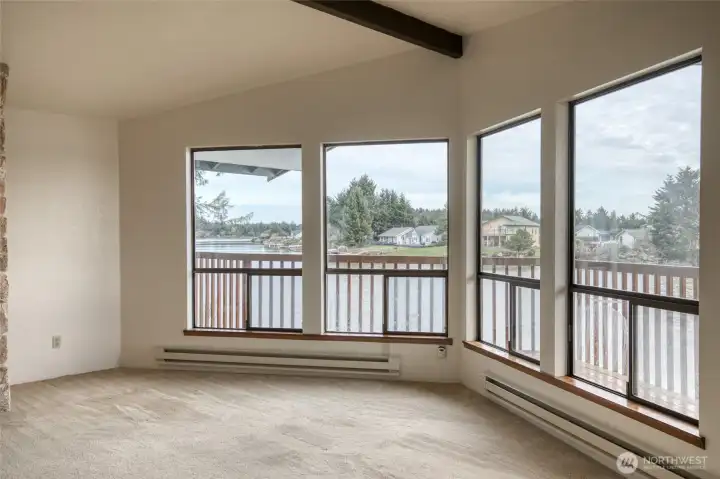 You have a 180 degree spectacular views of the lake fromm the living room! You have a 180 degree spectacular views of the lake fromm the living room!