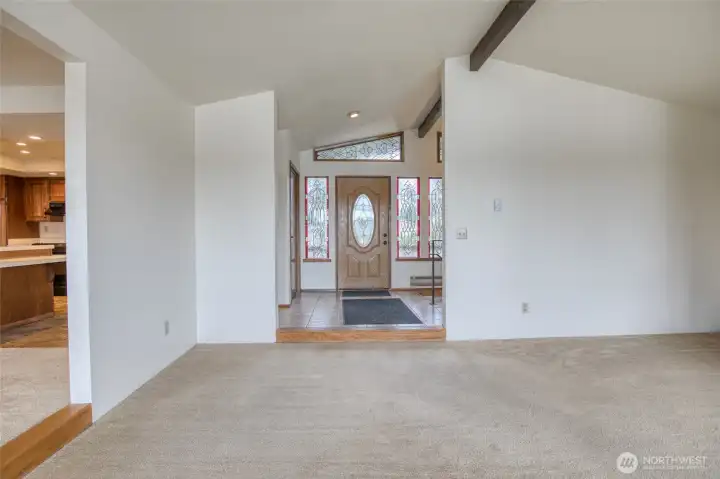 To the right of the living room is the dining room and kitchen! To the right of the living room is the dining room and kitchen!