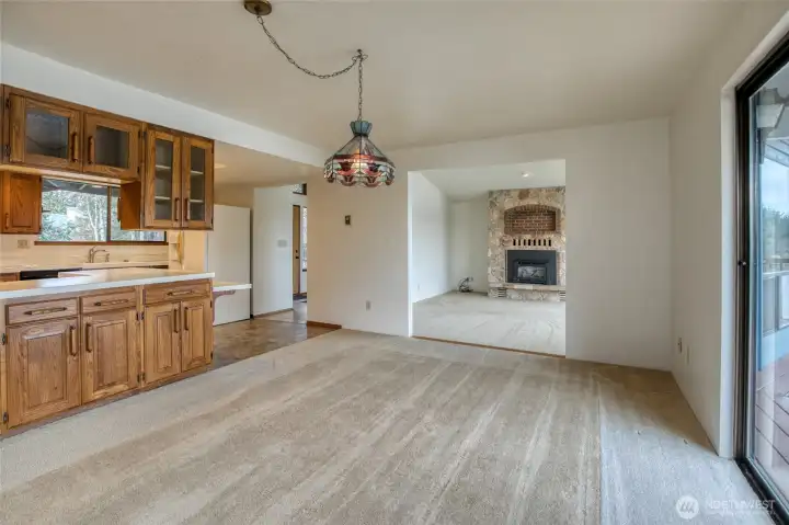 Full view of the dining room toward the living room! Full view of the dining room toward the living room!