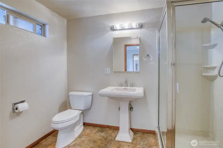 Another view of the mud room or bath off the kitchen and garage! Another view of the mud room or bath off the kitchen and garage!